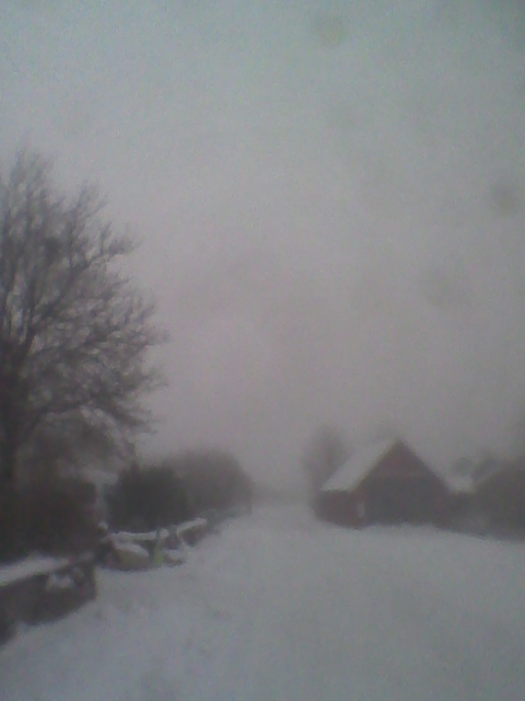 Eriksöre bygata, söndag morgon; andra advent.